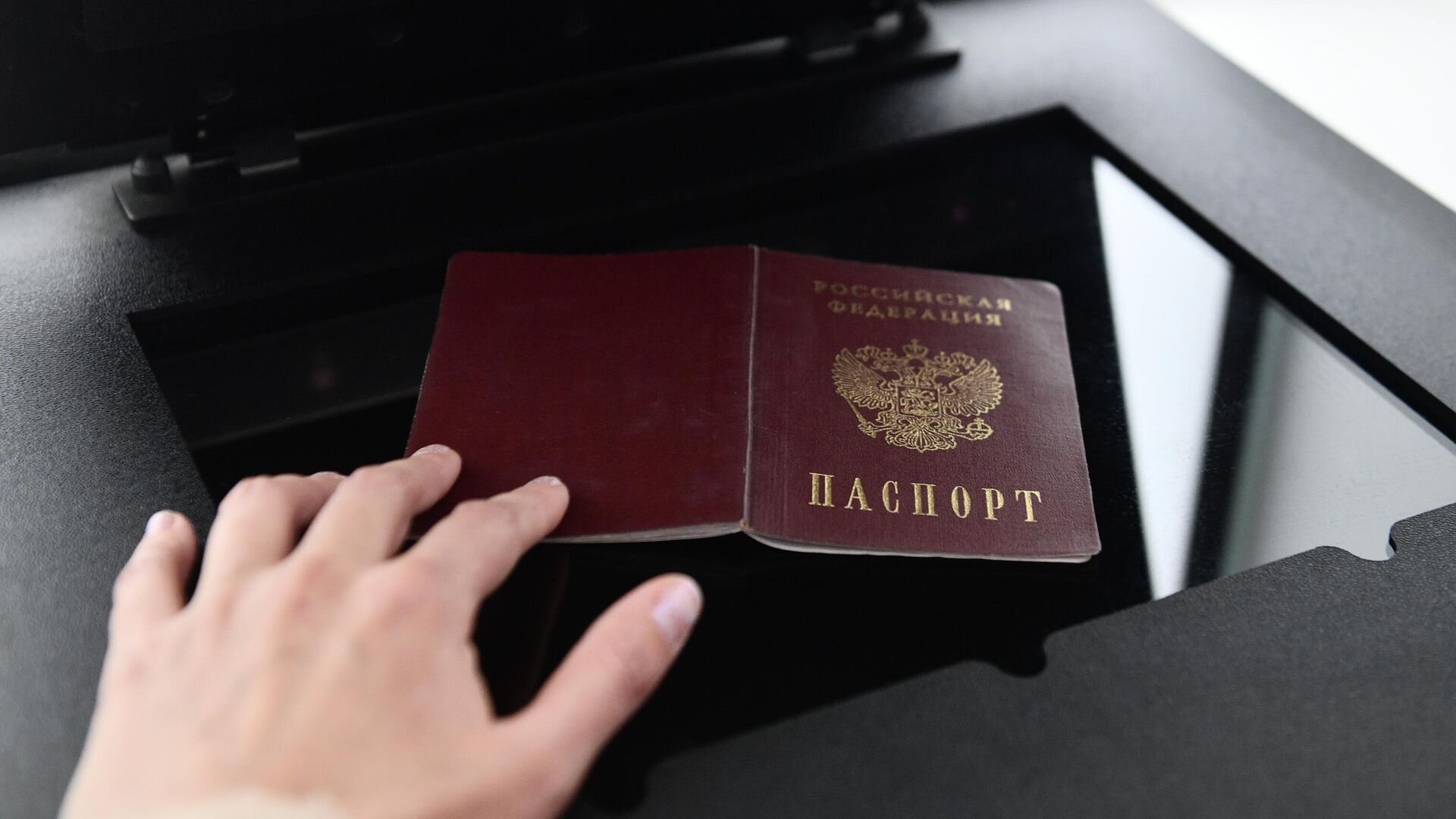 В МВД объяснили, почему оформление загранпаспорта может быть приостановлено